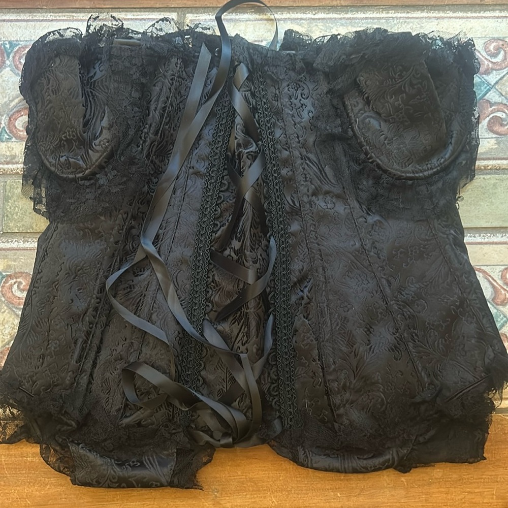 BRAND NEW VICTORIAN GOTHIC CORSET!!! NEVER USED